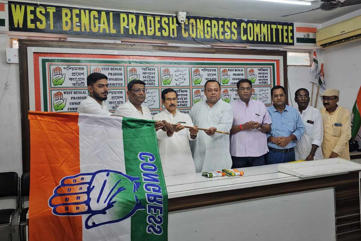 হুগলির ঘাসফুল শিবিরে বড় ভাঙন, কংগ্রেসে যোগ ২ নেতার, কোন্নগর পুরসভাও এবার ‘হাতে’র হাতে?