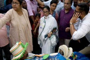 ‘সভা, মিছিল করতে দিচ্ছে না, প্রাণের টানে কর্মীরা আসছেন’, তারামণ্ডলে একুশের সভাস্থল ঘুরে অভিযোগ মমতার