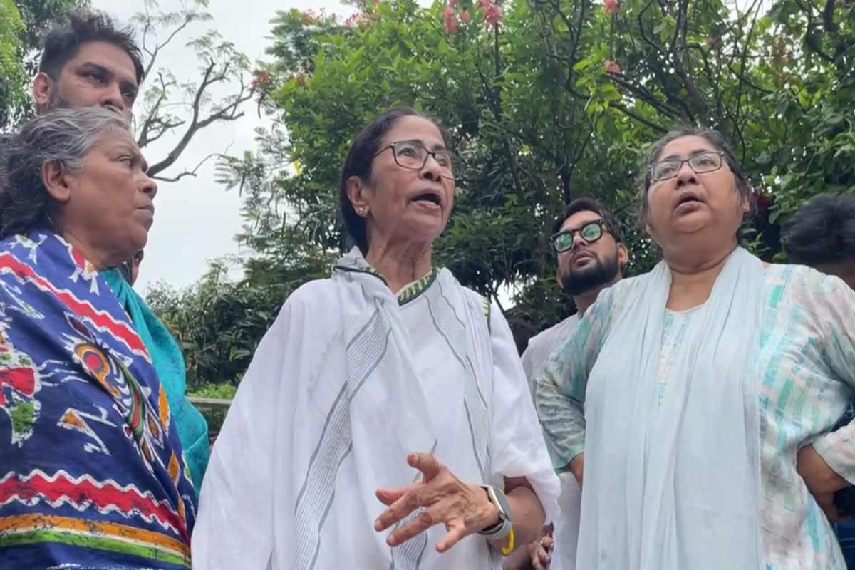 বারুইপুরের ‘দাঙ্গাকারী’দের প্রতিবাদী বললেন মমতা, মিছিল ডেকে উসকানি ‘কালীঘাট তৃণমূলে’র