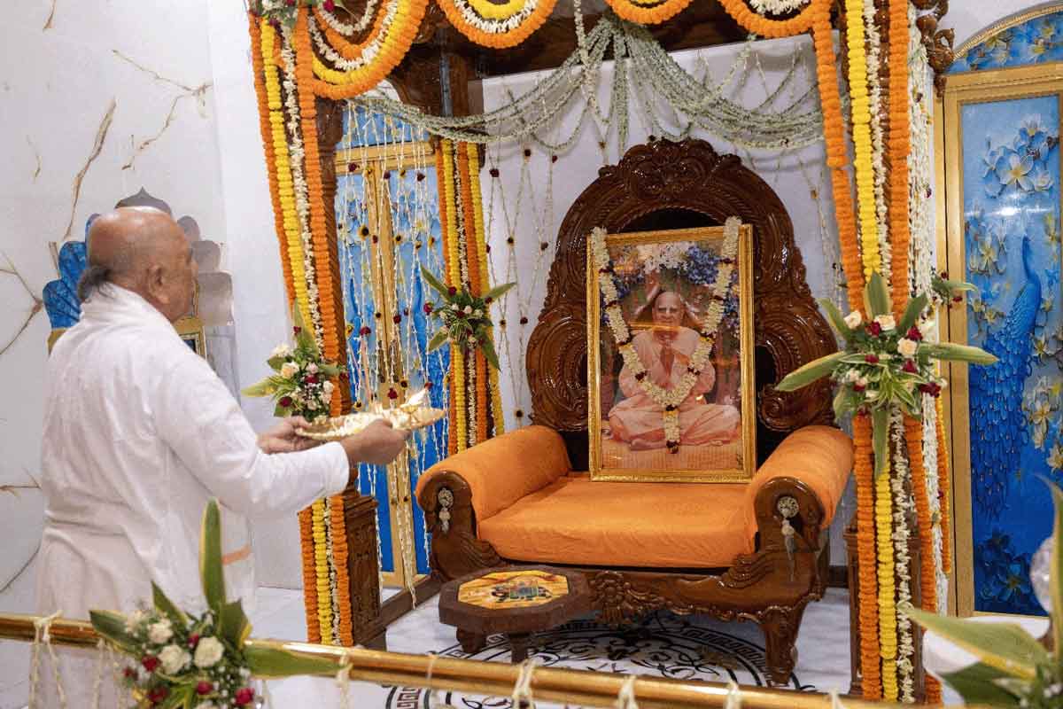 Modern guest house and Gopal's Prasadam Hall inaugurated in Mayapur during Guru Puja