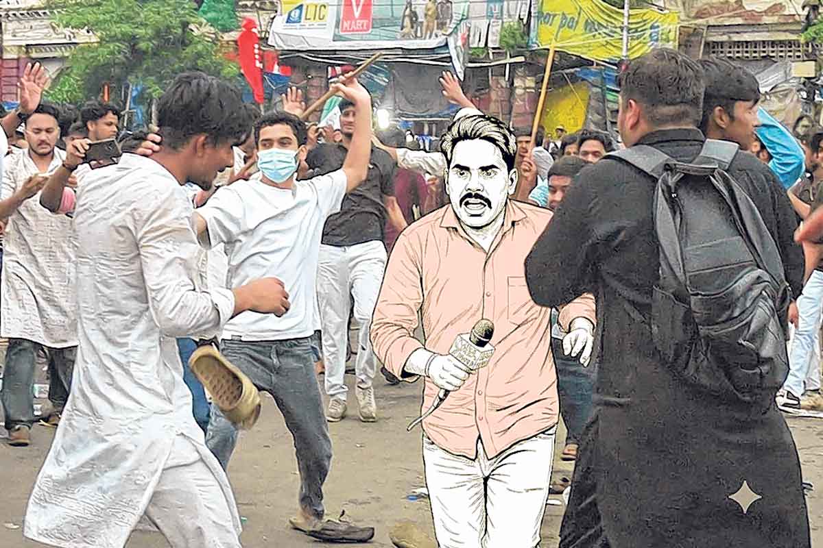 ককরোচ বিক্ষোভের মিছিলে কেন আক্রান্ত সংবাদমাধ্যম?
