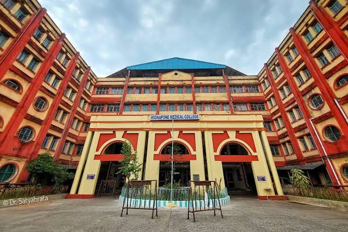 স্যালাইন কাণ্ডের তদন্তে মেদিনীপুর মেডিক্যালে স্বাস্থ্যদপ্তরের টিম, দ্রুত রিপোর্ট তলব স্বাস্থ্যমন্ত্রীর
