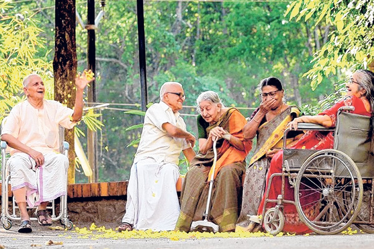 বৃদ্ধাশ্রম, ‘স্বার্থপর’ ছেলে ও সমাজবাস্তবতা