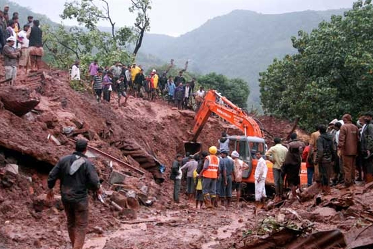 মহারাষ্ট্রে বর্ষা বিপর্যয়, পাহাড়ের একাংশ ভেঙে চাপা পড়ল আস্ত গ্রাম! নিখোঁজ ৩৫, উদ্ধার ৩ মৃতদেহ