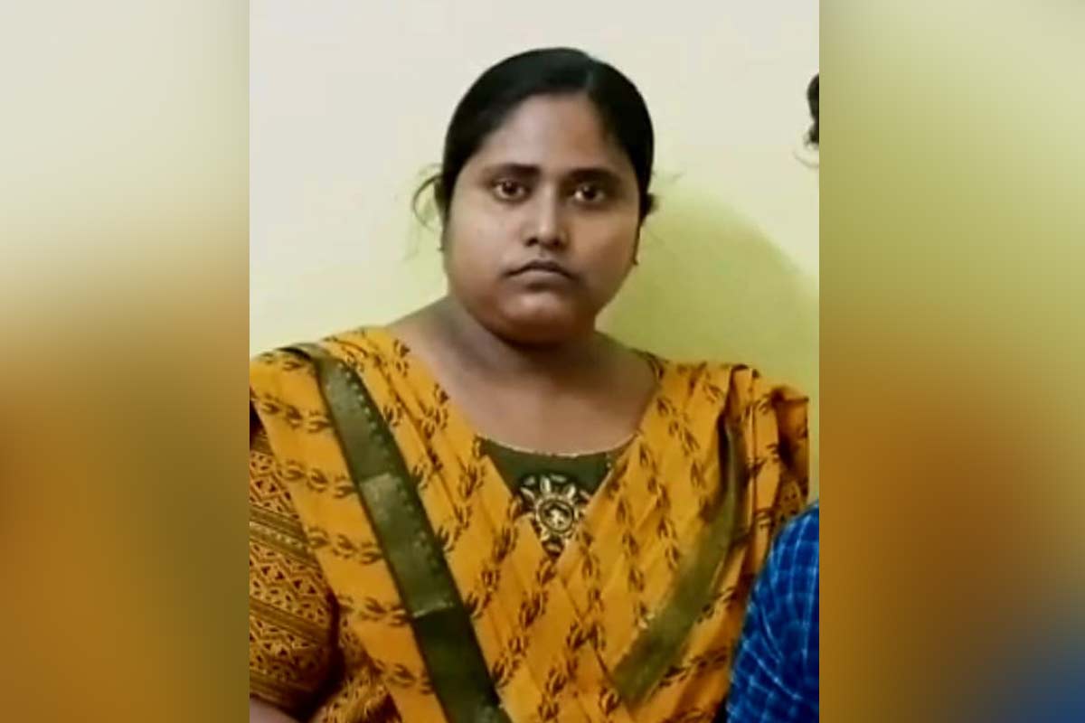 চাকরি যাবে আগস্টে! অবসাদে অতিরিক্ত ঘুমের ওষুধ সেবন? তৃণমূলের ‘পাপে’ মৃত্যু শিক্ষিকার