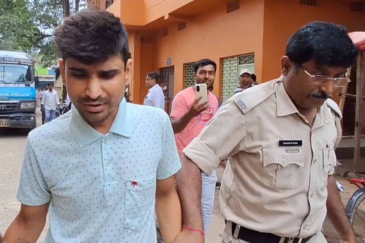 তান্ত্রিকের ‘যৌন লালসা’র শিকার তরুণী, পুরুলিয়ায় চরম উত্তেজনা