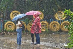 বঙ্গে ফের নিম্নচাপের চোখরাঙানি, ভাসতে পারে কলকাতা-সহ গোটা রাজ্য