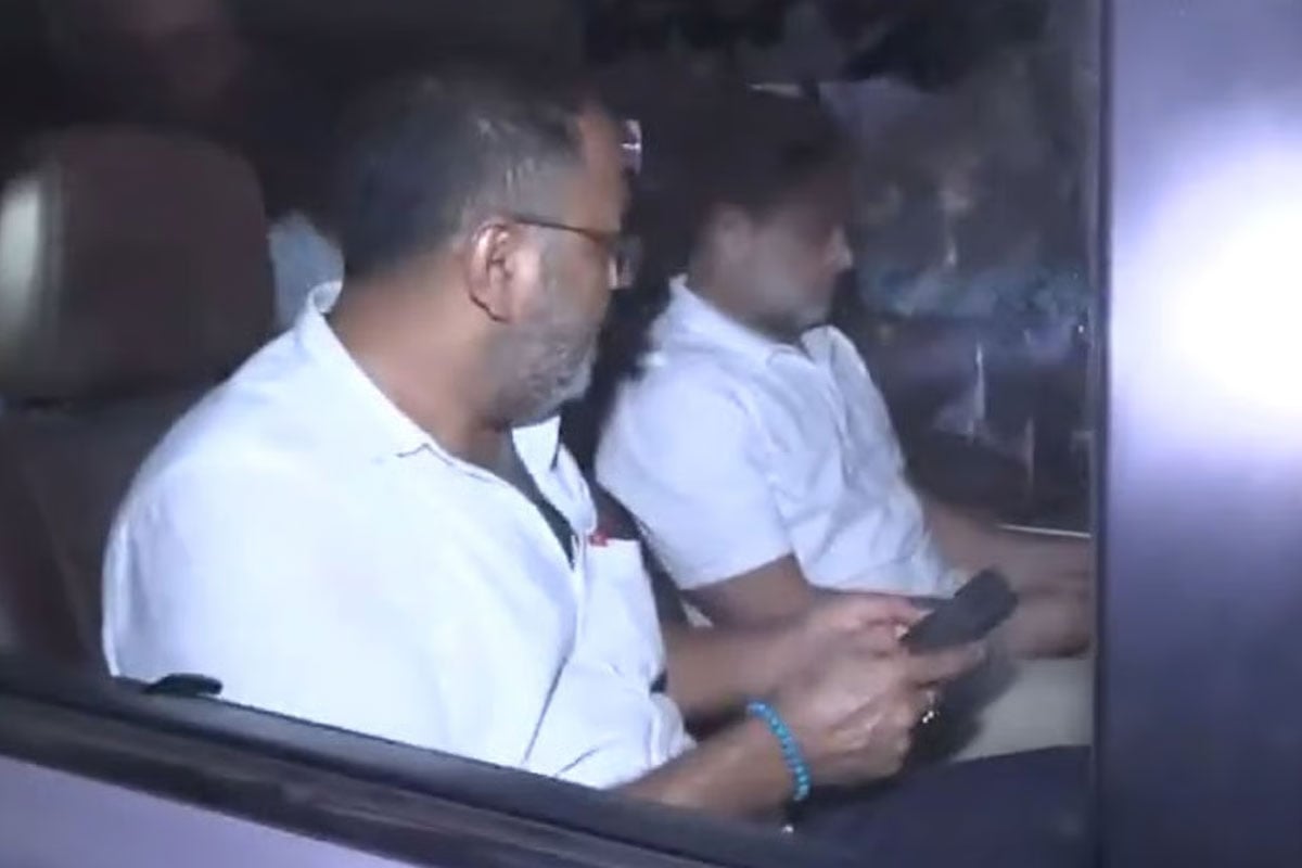 ধরনার জেরে আটক, কয়েক ঘণ্টা পর পুলিশ ছাড়ল রাহুল-প্রিয়াঙ্কাকে, মুক্ত বাকি কংগ্রেস নেতারাও