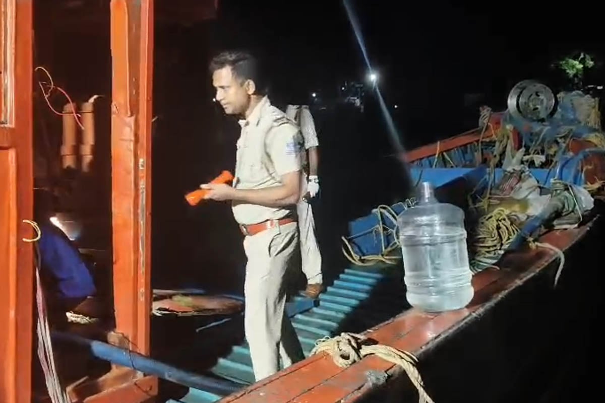 বকখালিতে ডুবন্ত ট্রলারে রাতভর তল্লাশি, উদ্ধার আরও ৪ মৎস্যজীবীর দেহ, এখনও নিখোঁজ ৬