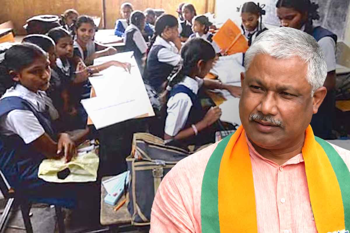 নীল-সাদায় ‘আপত্তি’ নেই! স্কুল ইউনিফর্ম বদল নিয়ে বিতর্কের মাঝে বড় ঘোষণা মন্ত্রীর