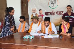 থ্রেট কালচারের বিরুদ্ধে মুখ খুলে হারিয়েছিলেন পর্যটন বিভাগের চাকরি! পালাবদল হতেই পর্যটনমন্ত্রীর দ্বারস্থ তরুণী
