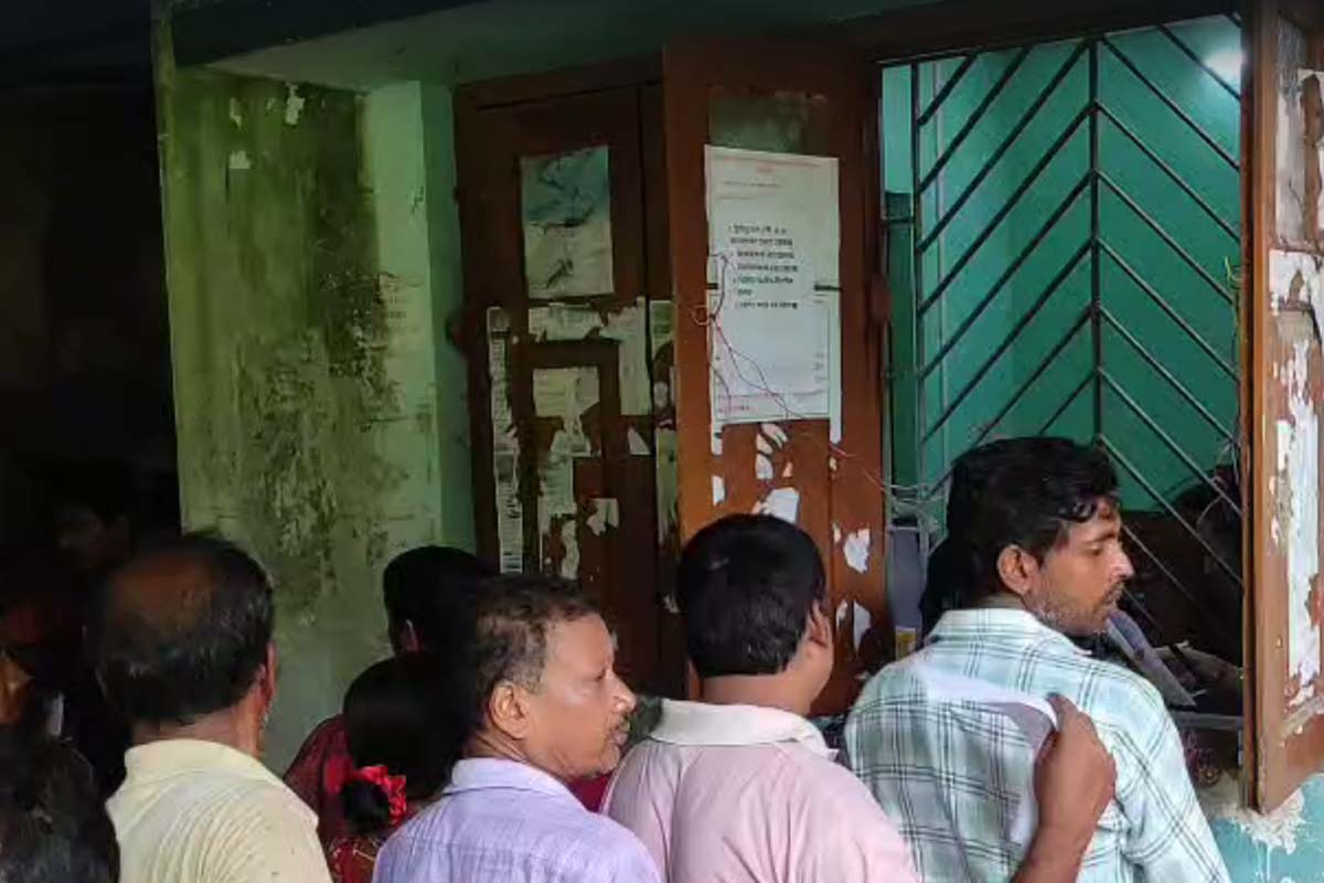 ট্রাইব্যুনাল ও সিএএতে আবেদন হিন্দু ‘শরণার্থী’! ভোটার তালিকায় নাম না থাকায় বন্ধ রেশন