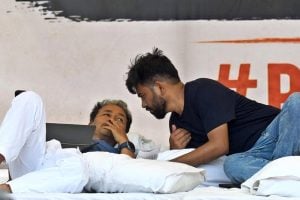 শিক্ষামন্ত্রীর পদত্যাগের দাবিতে টানা ১৪ দিন অনশন, অসুস্থ সোনম ওয়াংচুক বলছেন, ‘আমি গান্ধী নই’