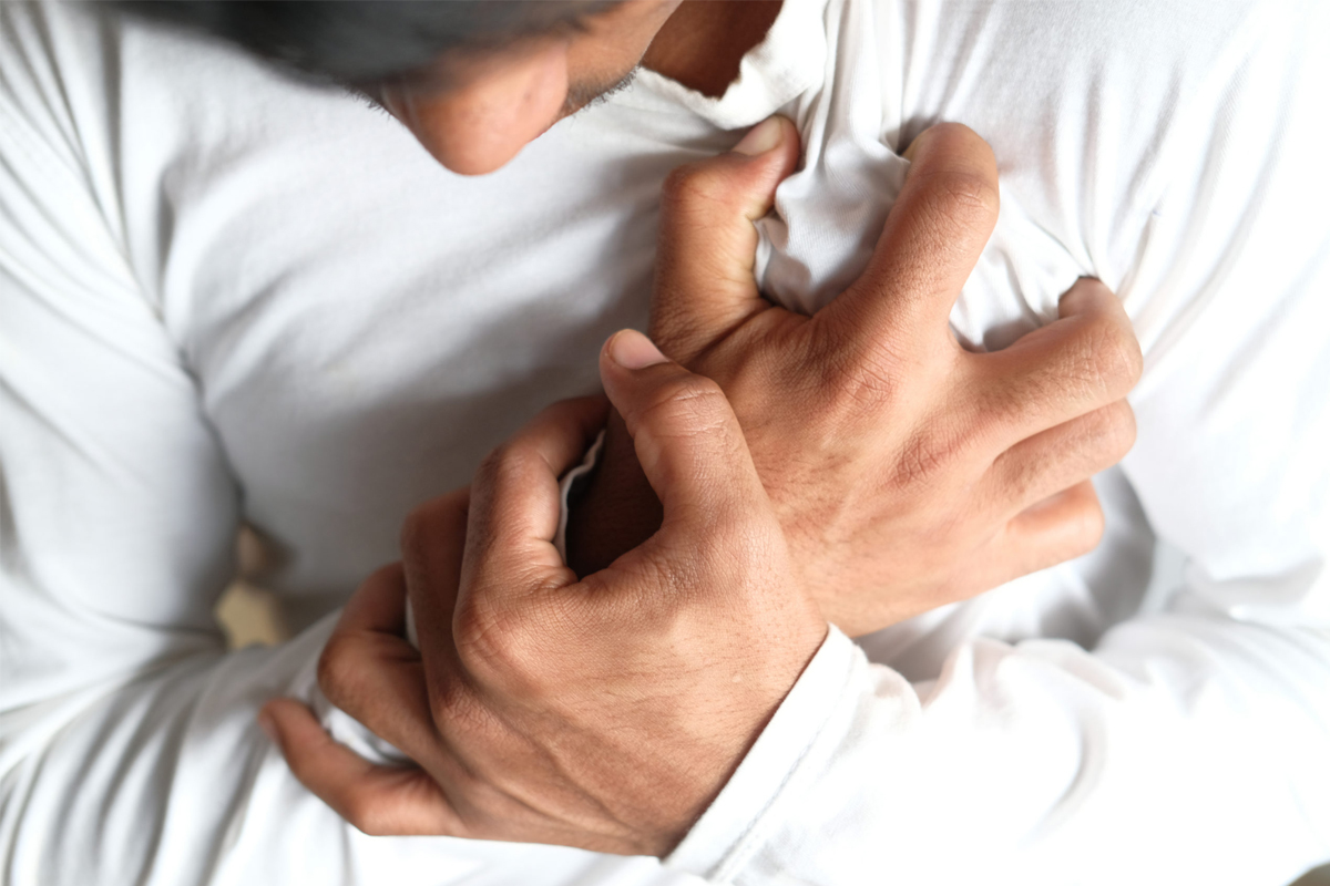 Cardiologist discussing why a second heart attack carries a higher risk