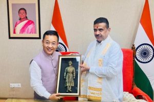 নবান্নে মুখ্যমন্ত্রী শুভেন্দুর সঙ্গে সাক্ষাৎ সিকিমের মুখ্যমন্ত্রীর, কী কথা হল?