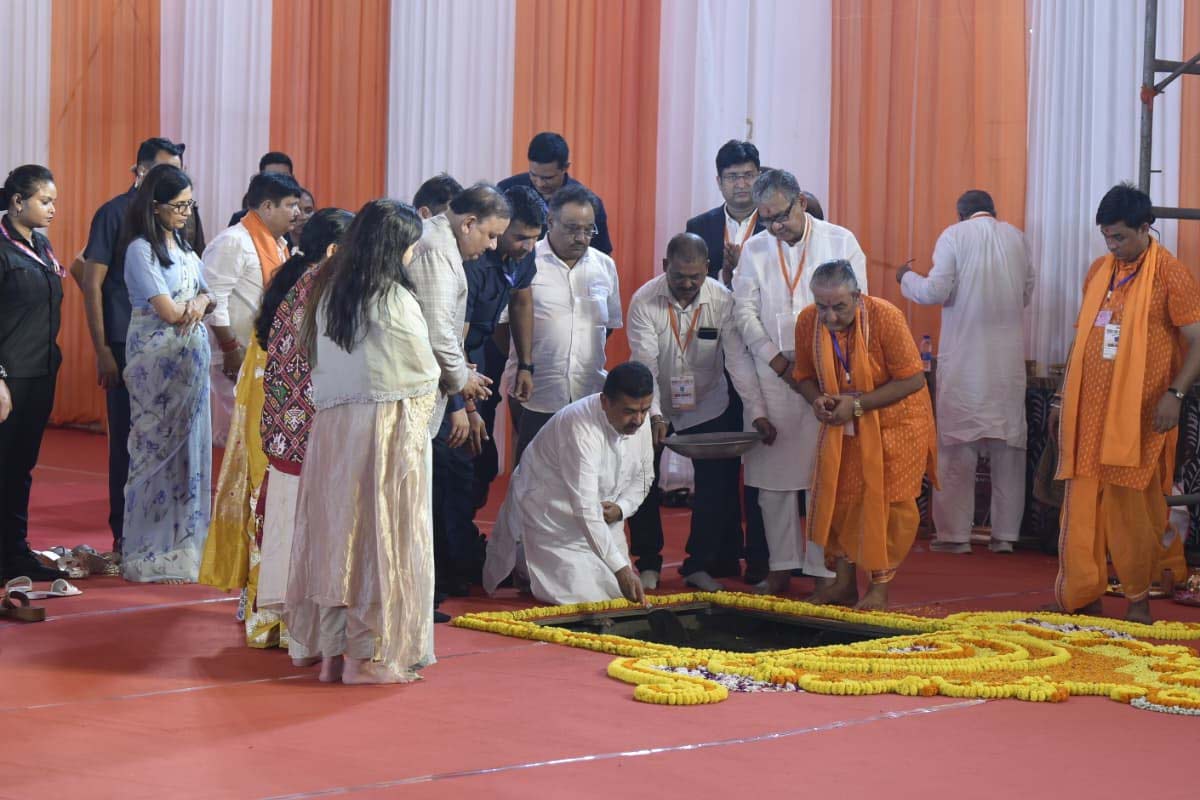 লাল ফিতের জট কাটাতে জমি নীতি বদল! শুভেন্দুর হাতে শুরু বাংলার শিল্পযুগ