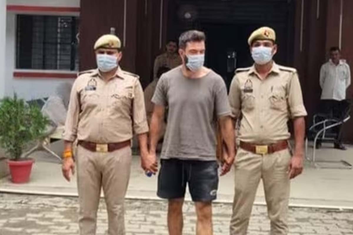 উত্তরপ্রদেশে গ্রেপ্তার মার্কিন নাগরিকের বয়ানে বহু অসঙ্গতি! বিনা পাসপোর্টে ভারতে কী করছিলেন ৭ মাস?
