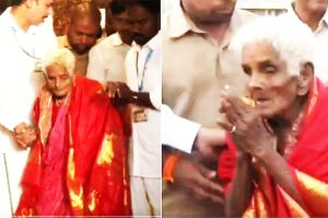 পাহাড়ি পথে ৯ কিমি হেঁটে সফর, ৩৫৫০ সিঁড়ি ভেঙে তিরুমালায় পুজো ১১৬ বছরের বৃদ্ধার! ভিডিও ভাইরাল