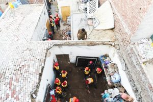 ক্লাস চলাকালীন হুড়মুড়িয়ে ভেঙে পড়ল ছাদ! পাকিস্তানে ভয়ংকর দুর্ঘটনায় মৃত ১৪ শিশু