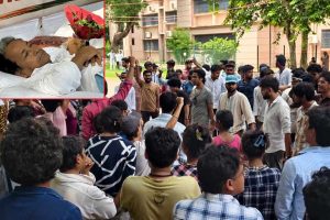 বিশ্বভারতীতে ওয়াংচুকের সমর্থনে বিক্ষোভ এসএফআইয়ের, ‘চিনের দালাল’ বলে চড়াও এবিভিপি