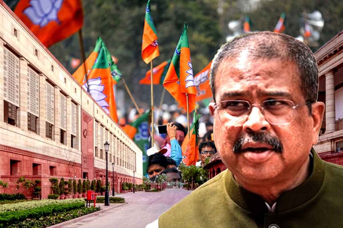 ব্যাপক বিক্ষোভের মধ্যেই প্রশ্নফাঁস বিরোধী বিল পেশ, সংসদে ধর্মেন্দ্রকে বিশেষ অভ্যর্থনা বিজেপির