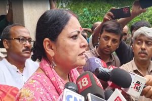 ‘দৃষ্টান্তমূলক শাস্তি দেওয়া হবে’, বারুইপুর কাণ্ডে নির্যাতিতার পরিবারের সঙ্গে সাক্ষাৎ অগ্নিমিত্রার