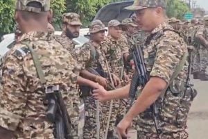 জারি ১৬৩ ধারা, বিমানবন্দরের মসজিদে নমাজে গিয়েও পুলিশি চাপে পিছু হটলেন সিদিকুল্লা!