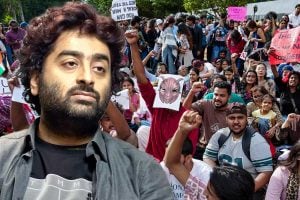 ‘নির্লজ্জ, নেতামন্ত্রীরা কি নিজেদের ভগবান ভাবছেন?’, ‘ককরোচ’দের সমর্থনে সুর চড়ালেন অরিজিৎ সিং!