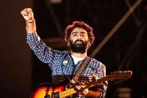ছাত্র সমর্থনে দুর্বার অরিজিৎ সিং! ‘সবজান্তা ডাক্তার’কে প্রকাশ্যেই ‘তুফানি’ জবাব গায়কের