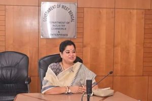 ‘কারখানাটা বাঁচান, বাচ্চাদের পড়াশোনা বন্ধ হয়ে যাবে’, শিল্প প্রতিমন্ত্রীকে পেয়ে কাতর আর্জি শ্রমিকদের