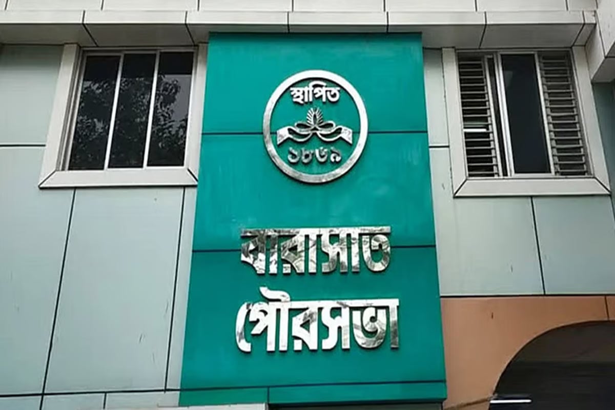 বেআইনি নিয়োগ, বিল্ডিং প্ল্যানেও কেলেঙ্কারি! বারাসত পুরসভা ‘দুর্নীতির আঁতুড়ঘর’, দাবি বিধায়কের