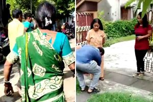 জনরোষে তৃণমূল নেতারা, পাথরপ্রতিমায় জুতোপেটা, গণধোলাই! বারাসতে পা ধরে চাইলেন ক্ষমা