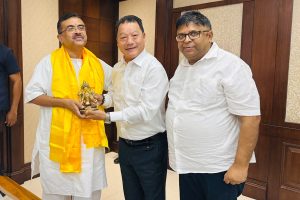 আলোচনায় মিটুক পাহাড় সমস্যা, শহরে শুভেন্দু সাক্ষাতে গুরুং