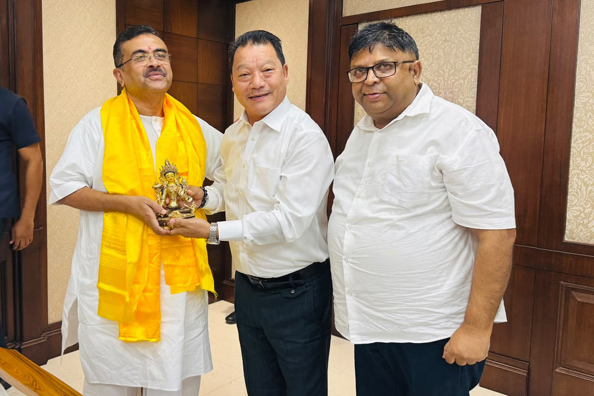 আলোচনায় মিটুক পাহাড় সমস্যা, শহরে শুভেন্দু সাক্ষাতে গুরুং
