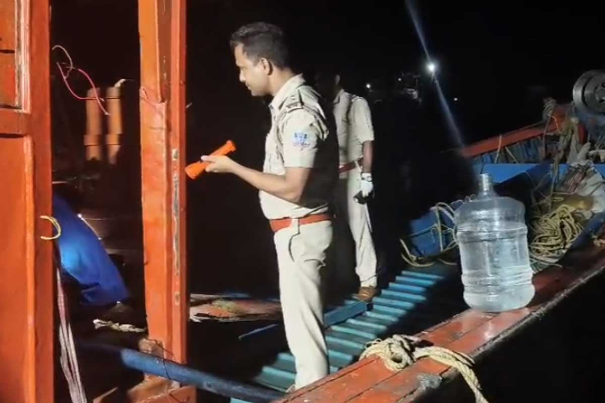 বকখালিতে ডুবন্ত ট্রলারে রাতভর তল্লাশি, উদ্ধার আরও ৪ মৎস্যজীবীর দেহ, এখনও নিখোঁজ ৬