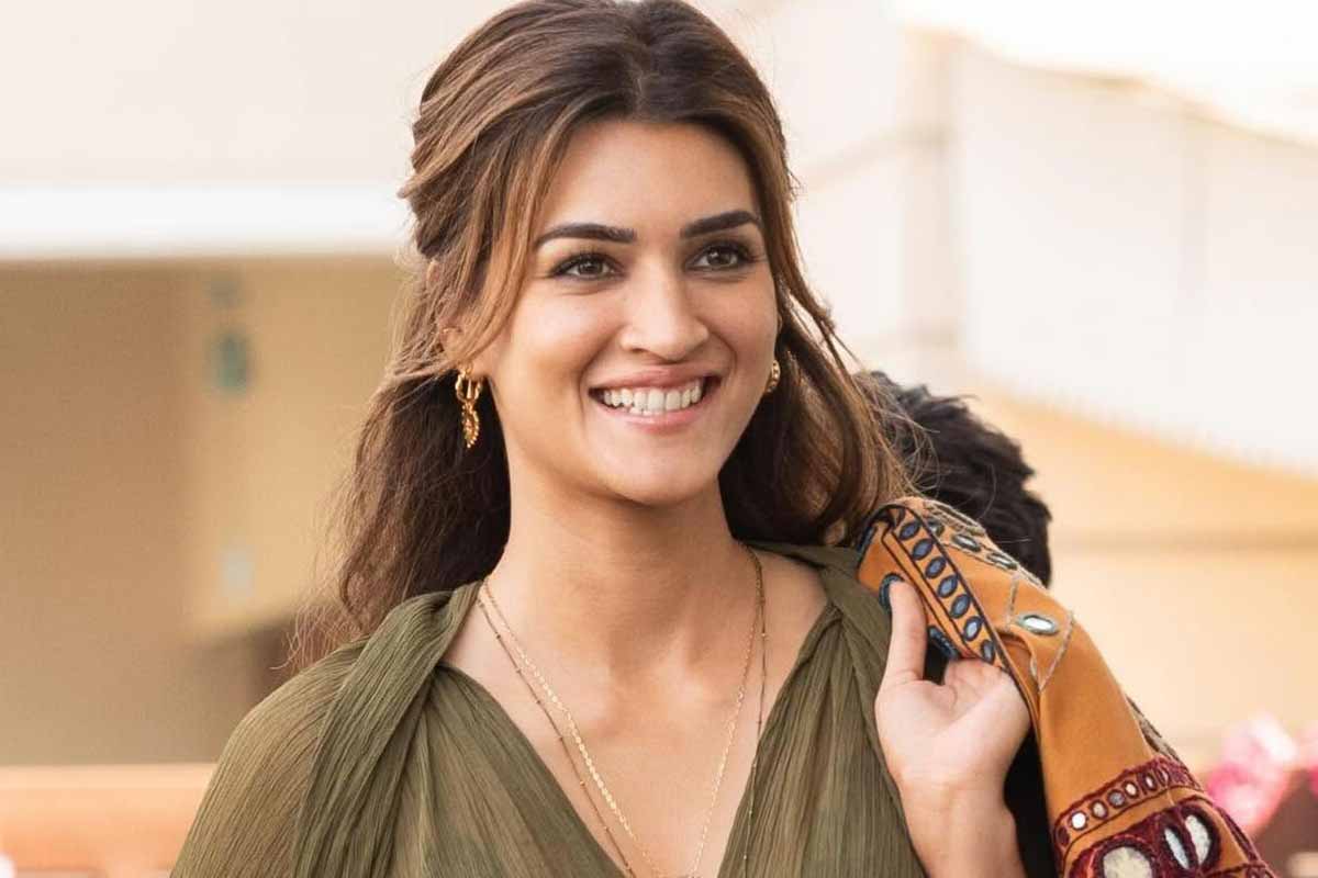 কবীরের সঙ্গে প্রেমচর্চার মাঝেই ডিম্বাণু সংরক্ষণ! চমকপ্রদ কারণ জানালেন কৃতী
