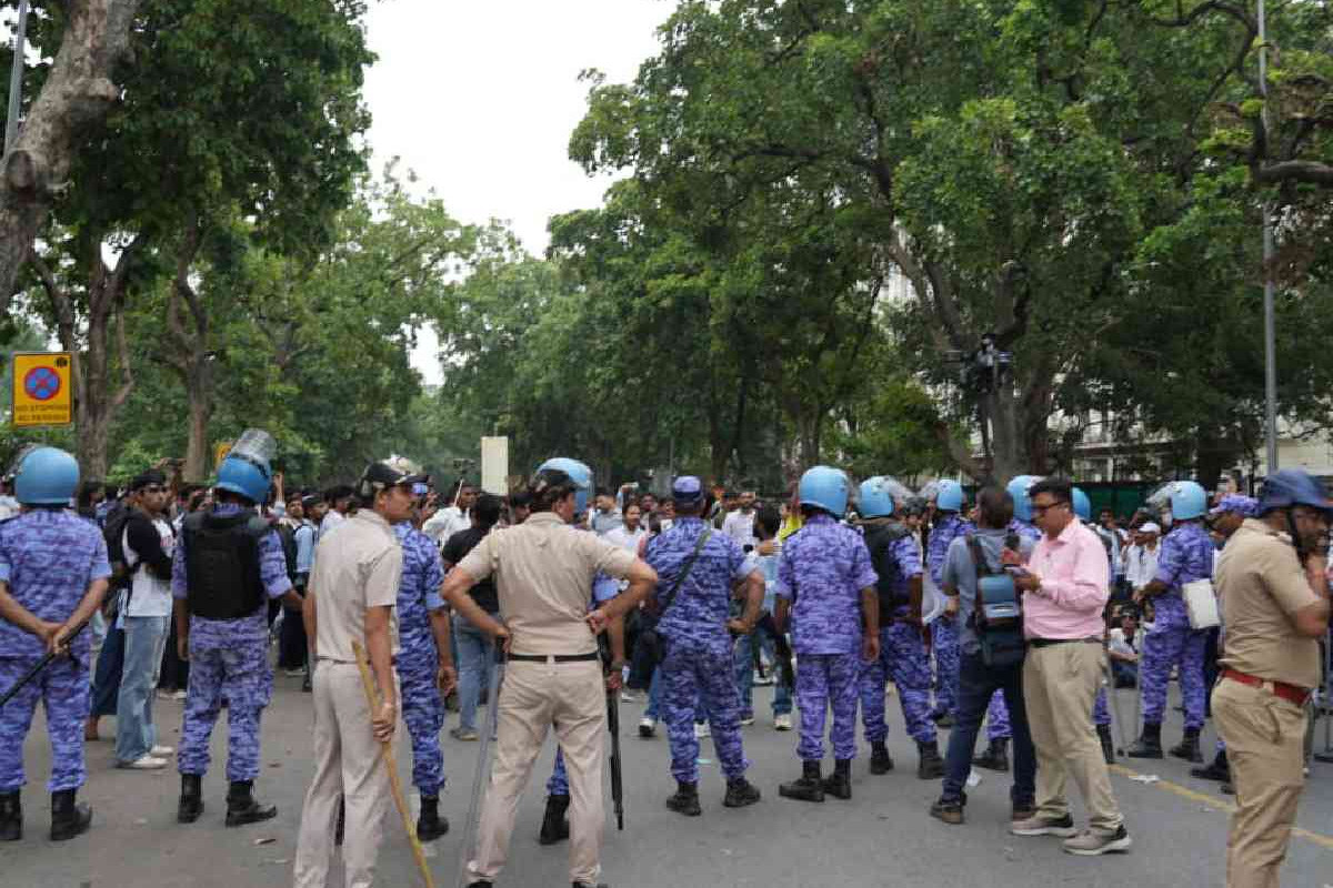 ‘ছাত্র নয়, যেন ‘দাগি’দের জমায়েত’, বাবা-স্বামীর রক্তাক্ত অভিজ্ঞতা তুলে ধরল দিল্লি পুলিশের পরিবার