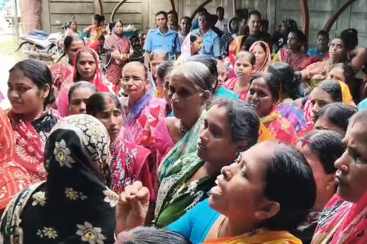 পুরসভার অফিসে বস্তাবন্দি ফর্ম, ডায়মন্ড হারবারে অন্নপূর্ণার টাকা পেলেন না হাজার হাজার মহিলা!