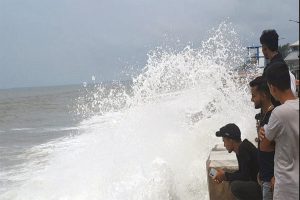 সমুদ্র স্নানে নিষেধাজ্ঞা, দুর্যোগের পূর্বাভাসে দিঘা-মন্দারমণিতে পর্যটকদের জন্য বড় নির্দেশিকা