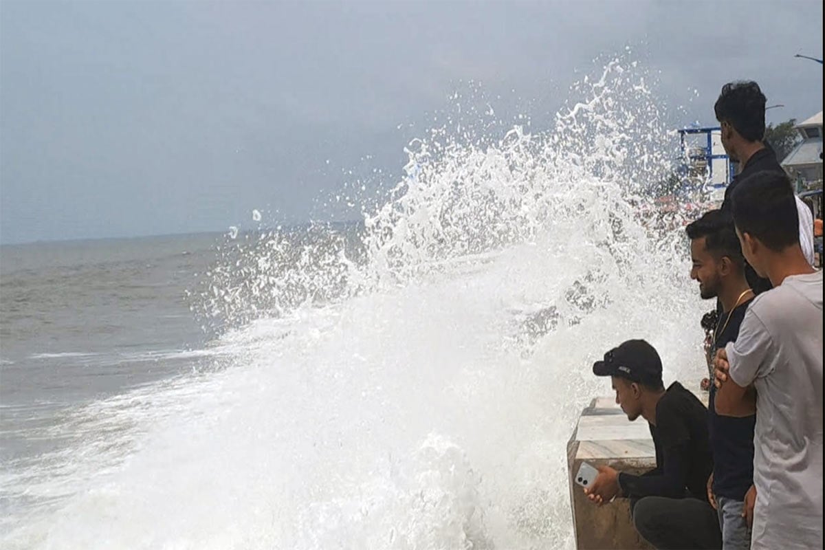 সমুদ্র স্নানে নিষেধাজ্ঞা, দুর্যোগের পূর্বাভাসে দিঘা-মন্দারমণিতে পর্যটকদের জন্য বড় নির্দেশিকা