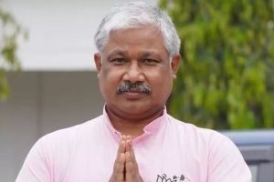 শিক্ষামন্ত্রীর হোয়াটসঅ্যাপ হ্যাক! টাকা চেয়ে মেসেজ, সমাজমাধ্যমে ‘সাবধান’ বার্তা দীপক বর্মনের