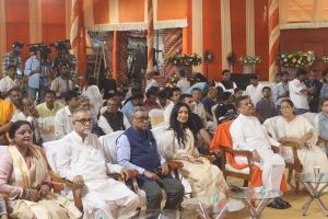 উত্তম কুমারের নামে ফিল্ম সেন্টার, প্রয়াণ দিবসে আবক্ষ মূর্তি উন্মোচনের পর ঘোষণা শুভেন্দুর