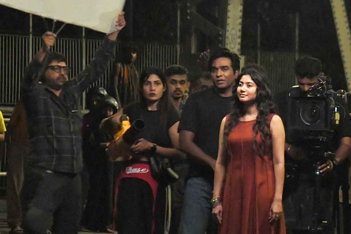 Mani Ratnam directs Vijay Sethupathi and Sai Pallavi during Kolkata film shoot