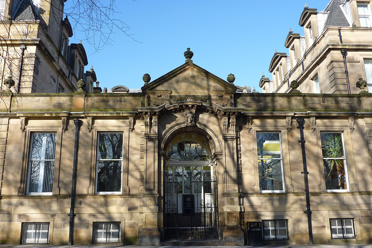 Edinburgh University Investigates the Psychology of Paranormal Experiences