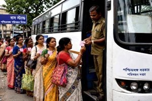 সরকারি বাসে বিনা খরচে যাতায়াতে লাগবে ‘পিংক কার্ড’, রইল অনলাইন ও অফলাইন আবেদনের পদ্ধতি