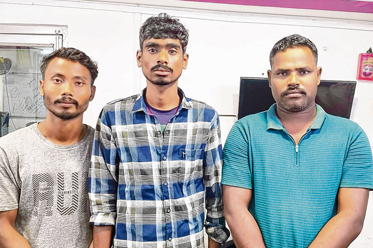 মন্দিরে চুরির পরে বোধোদয়, দেবালয়ের সামগ্রী ফিরিয়ে আত্মসমর্পণ ৩ চোরের!