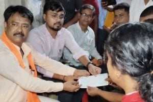 যশোর রোডে কাটা হবে মৃত গাছ, বড় ঘোষণা মন্ত্রীর, ডাল ভেঙে যুবকের মৃত্যুতে চার লক্ষ টাকা সাহায্য রাজ্যের