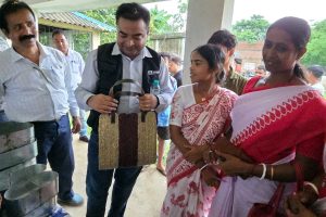 বাবুই ঘাসের হস্তশিল্পে নতুন দিশা, শিল্পীদের দক্ষতা বাড়াতে ঝাড়গ্রামে ইউনেস্কোর প্রতিনিধি দল