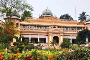 ‘উত্তম-মুহূর্তের’ স্মৃতিধন্য ঝাড়গ্রাম রাজবাড়ি, পর্যটকদের জন্য খুলে দিতে উদ্যোগী বিধায়ক