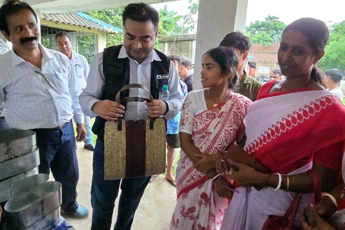 বাবুই ঘাসের হস্তশিল্পে নতুন দিশা, শিল্পীদের দক্ষতা বাড়াতে ঝাড়গ্রামে ইউনেস্কোর প্রতিনিধি দল